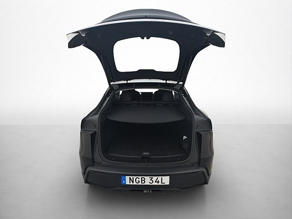 Tesla Model Y 10 of 30