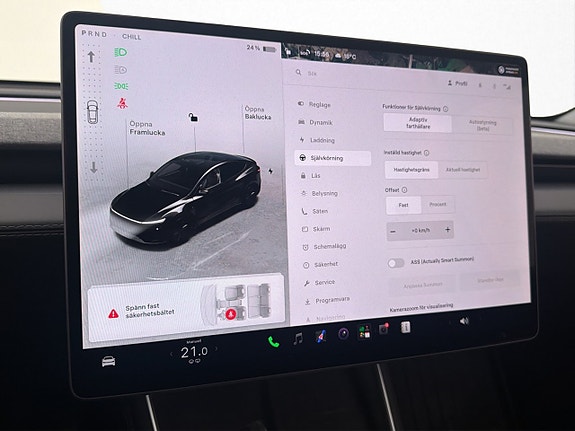 Tesla Model Y 23 of 30