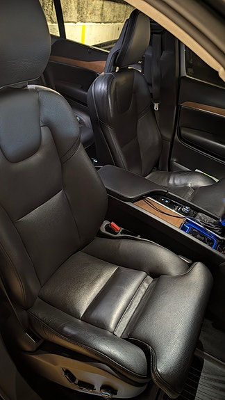 Volvo XC90 3 of 5