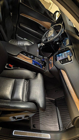 Volvo XC90 2 of 5