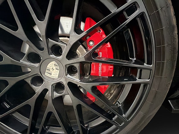 Porsche Macan Turbo 30 of 30