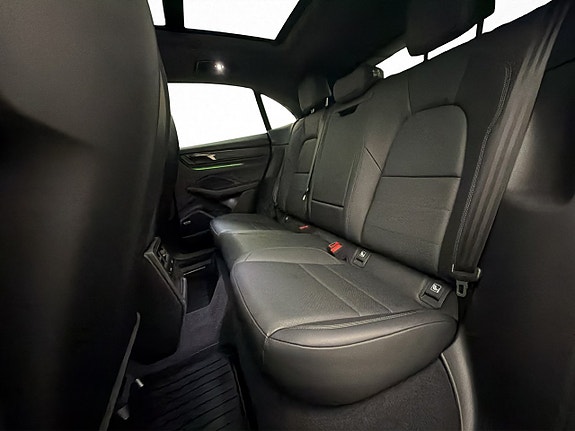 Porsche Macan Turbo 27 of 30