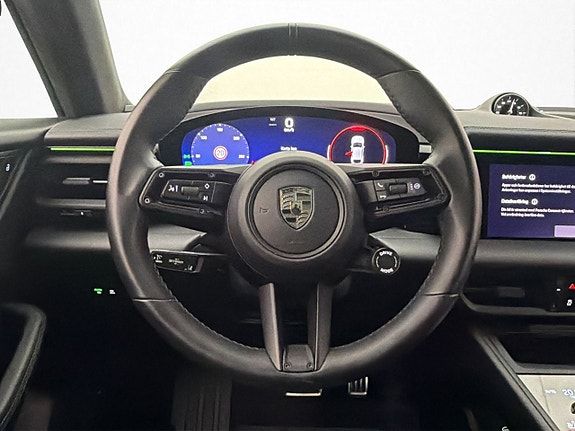 Porsche Macan Turbo 18 of 30