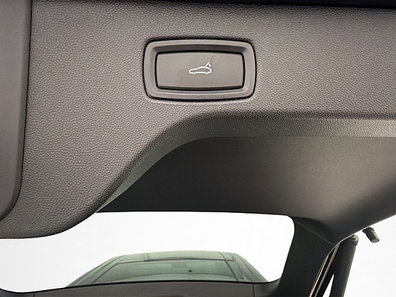 Porsche Macan Turbo 29 of 30