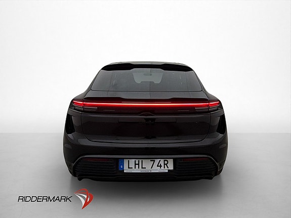 Porsche Macan Turbo 8 of 30