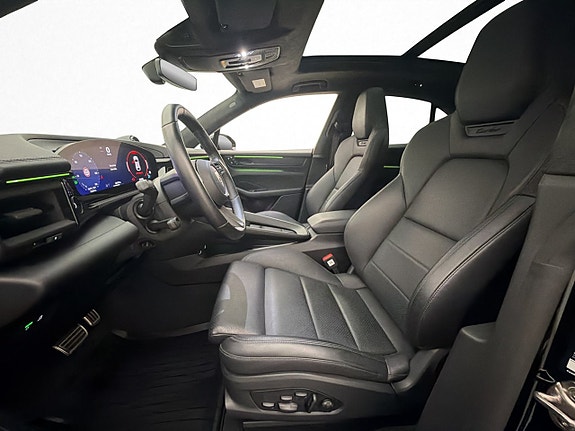 Porsche Macan Turbo 13 of 30