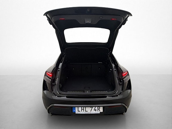 Porsche Macan Turbo 11 of 30