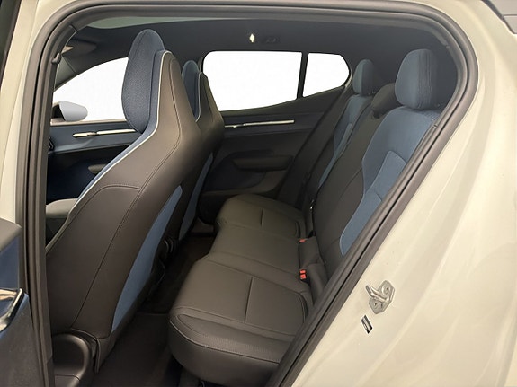 Volvo EX30 13 of 30