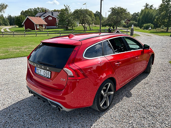 Volvo V60 2 of 7