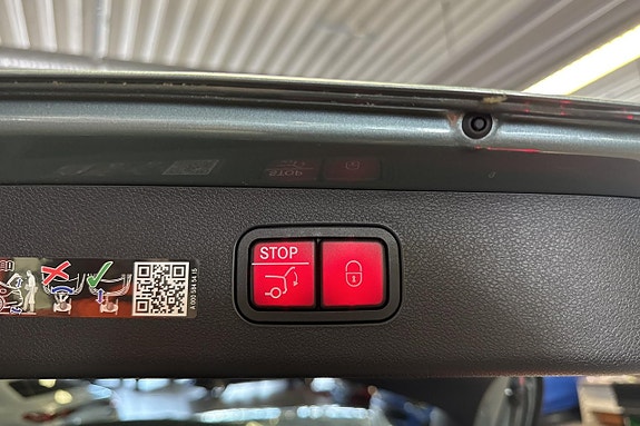 Mercedes-Benz E300 18 of 24