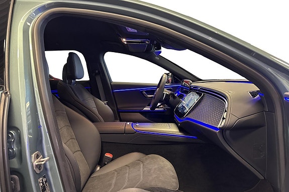 Mercedes-Benz E300 11 of 24