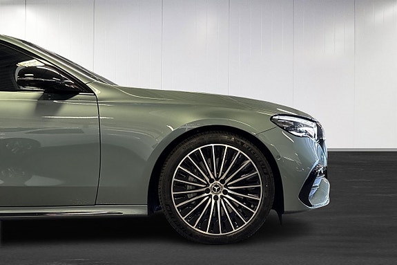 Mercedes-Benz E300 5 of 24