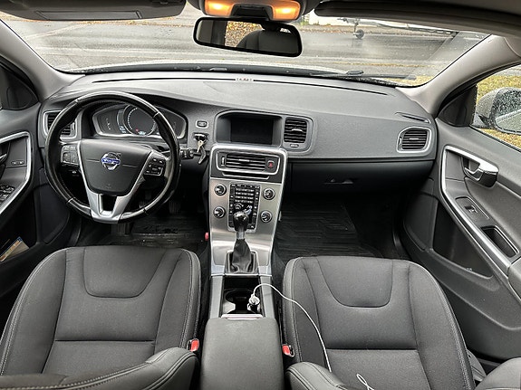 Volvo V60 10 of 20