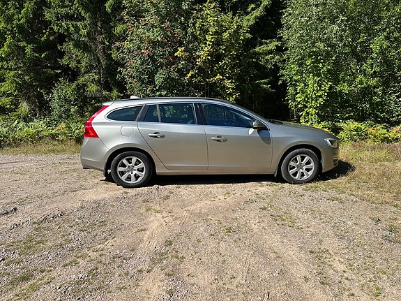 Volvo V60 2 of 20