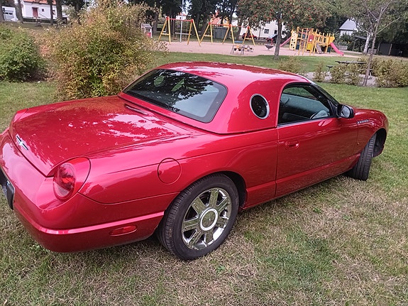 Ford Thunderbird 5 of 8