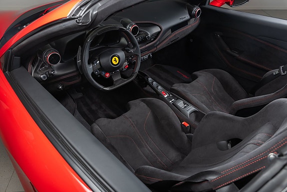 Ferrari F8 Tributo 13 of 19