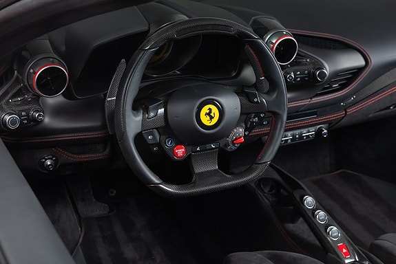 Ferrari F8 Tributo 14 of 19