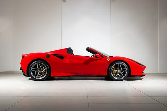 Ferrari F8 Tributo 7 of 19