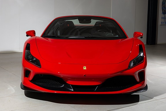 Ferrari F8 Tributo 12 of 19