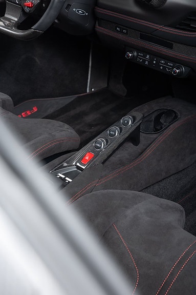 Ferrari F8 Tributo 17 of 19