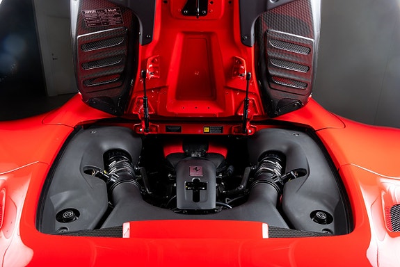 Ferrari F8 Tributo 4 of 19