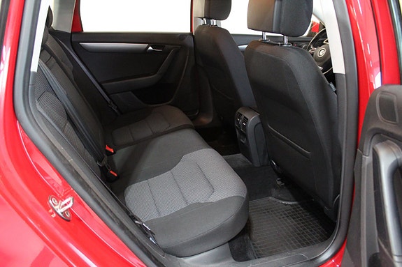 Volkswagen Passat 8 of 30