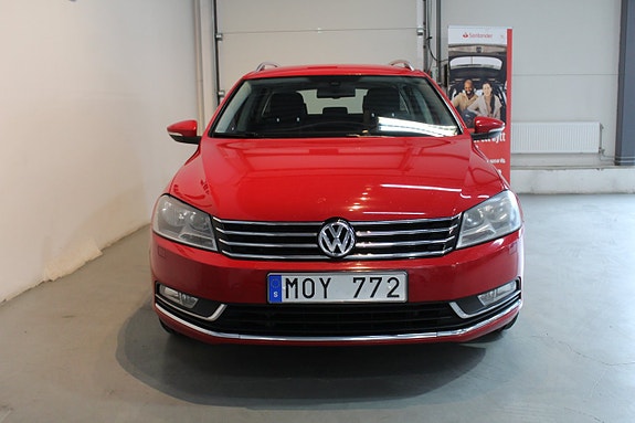 Volkswagen Passat 3 of 30