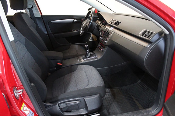 Volkswagen Passat 7 of 30