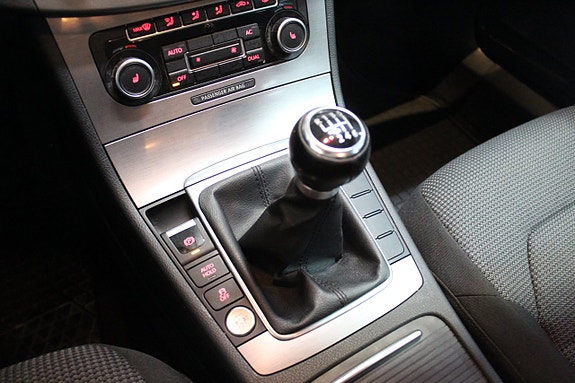 Volkswagen Passat 15 of 30