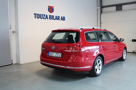 Volkswagen Passat 2 of 30