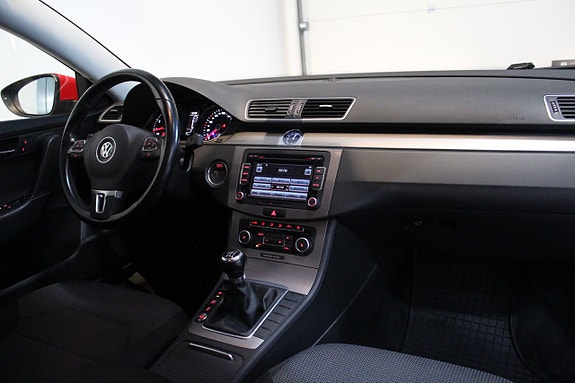 Volkswagen Passat 11 of 30