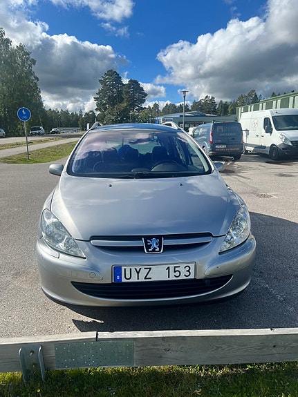 Peugeot 307 SW 2 of 9