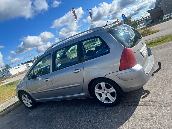 Peugeot 307 SW 3 of 9