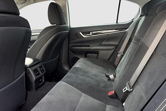 Lexus GS300h 10 of 15