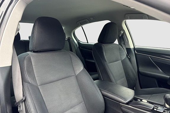 Lexus GS300h 9 of 15