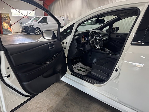 Nissan Leaf 9 of 25
