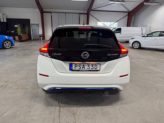 Nissan Leaf 7 of 25