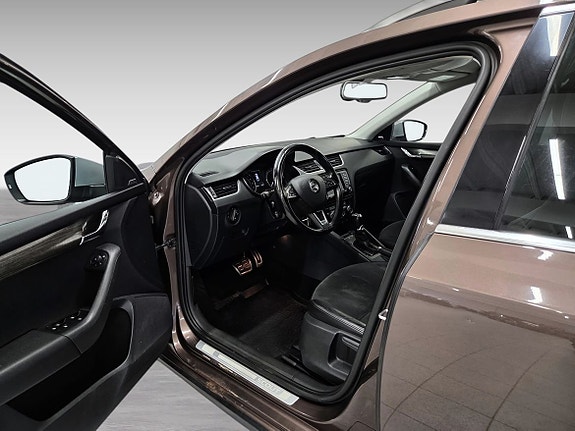 Skoda Octavia Scout 12 of 15
