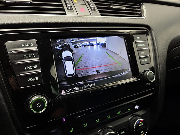 Skoda Octavia Scout 10 of 15