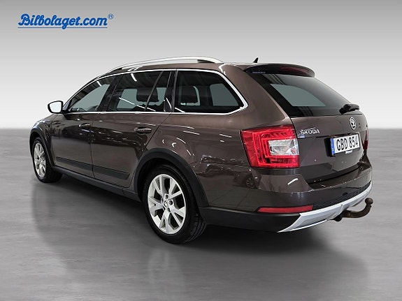 Skoda Octavia Scout 4 of 15
