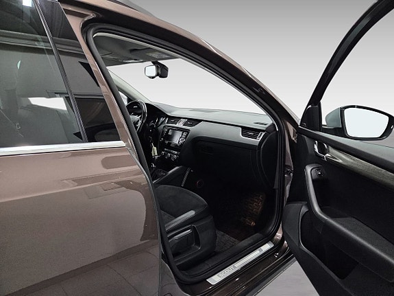 Skoda Octavia Scout 13 of 15
