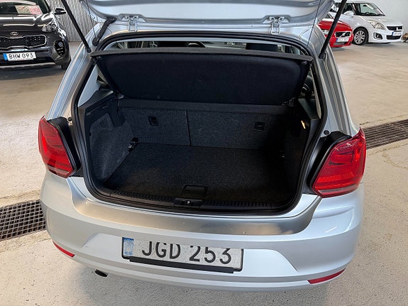 Volkswagen Polo 9 of 17