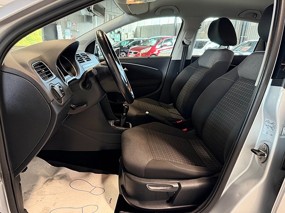 Volkswagen Polo 12 of 17