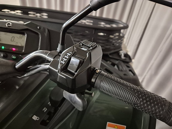 BRP Can-Am Outlander 570 XU+ Servo Drag 155 mil / 74 h Traktor B Momsad Packlåda 19 of 21