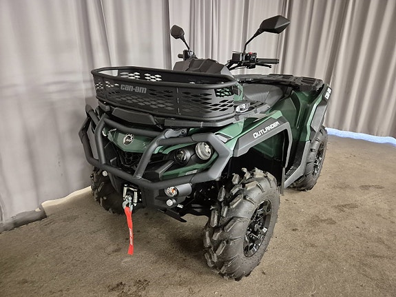 BRP Can-Am Outlander 570 XU+ Servo Drag 155 mil / 74 h Traktor B Momsad Packlåda
