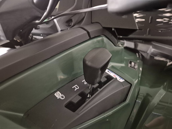 BRP Can-Am Outlander 570 XU+ Servo Drag 155 mil / 74 h Traktor B Momsad Packlåda 10 of 21
