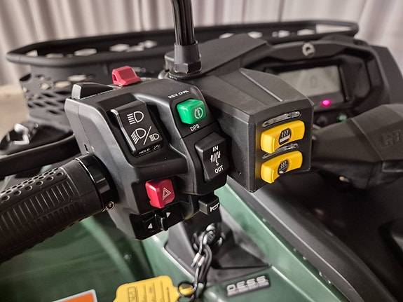 BRP Can-Am Outlander 570 XU+ Servo Drag 155 mil / 74 h Traktor B Momsad Packlåda 18 of 21