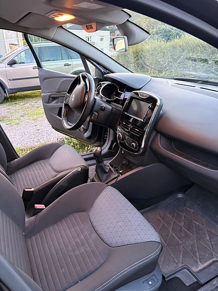 Renault Clio 8 of 11