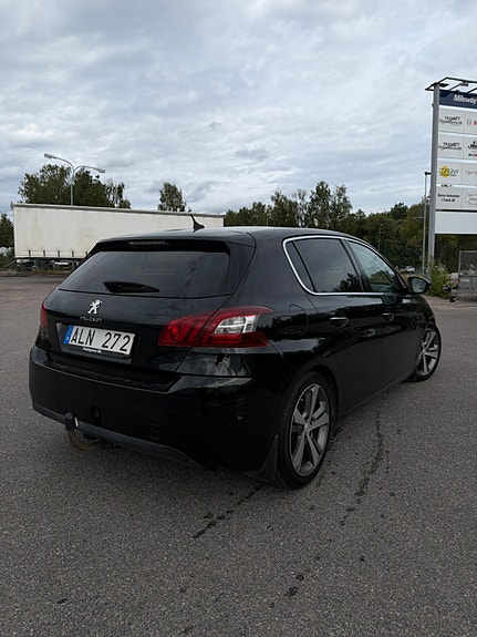 Peugeot 308 3 of 10