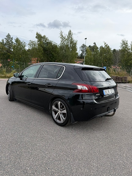 Peugeot 308 4 of 10